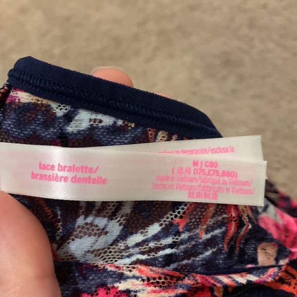 Brand new Pink bralette with t-back - Picture 4 of 5